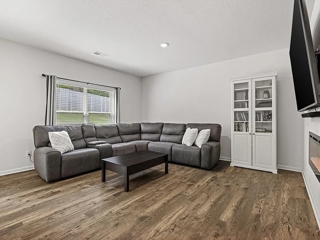 Building Photo - 15 Trevor Cv