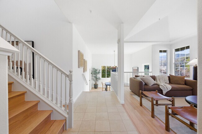 Building Photo - 15 Aaron Dr