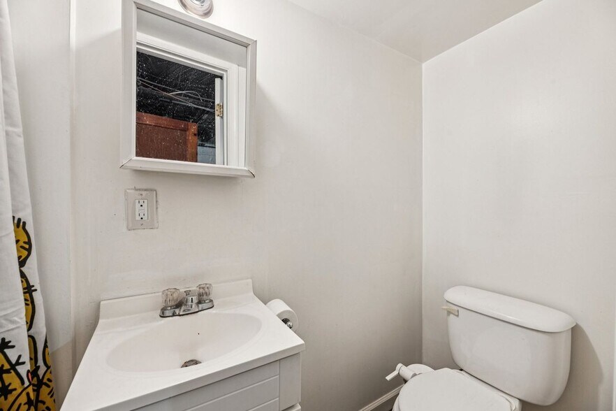 Building Photo - 2521 Benning Rd NE