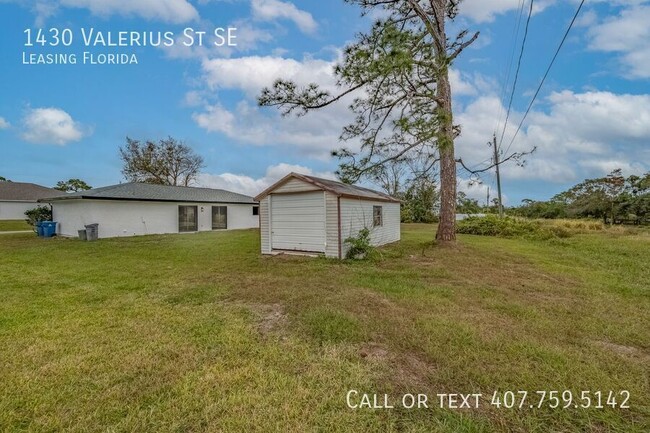 Building Photo - Charming Palm Bay Retreat - Perfect for Re...