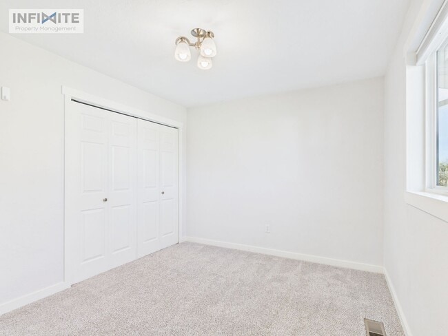 Building Photo - Great Four Bedroom! First Month Half Off!!