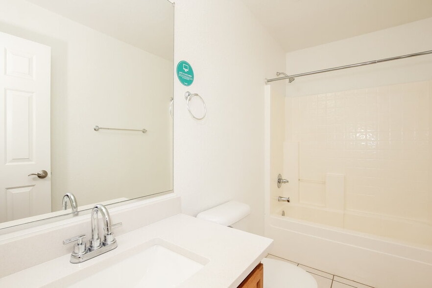 Building Photo - 8211 W Mission Ln