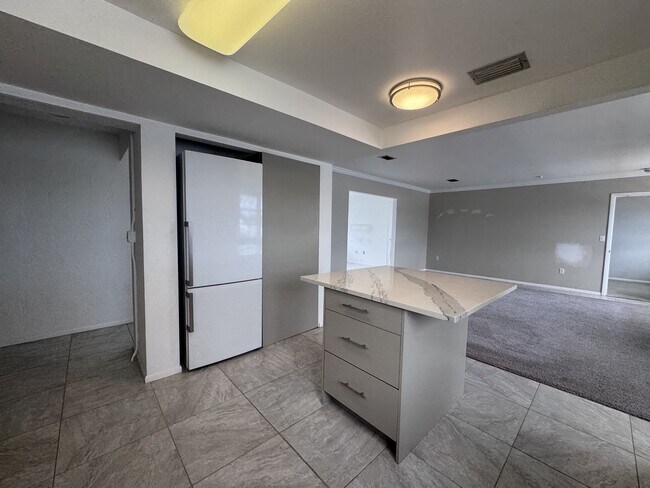 Building Photo - 306 Parkside Dr