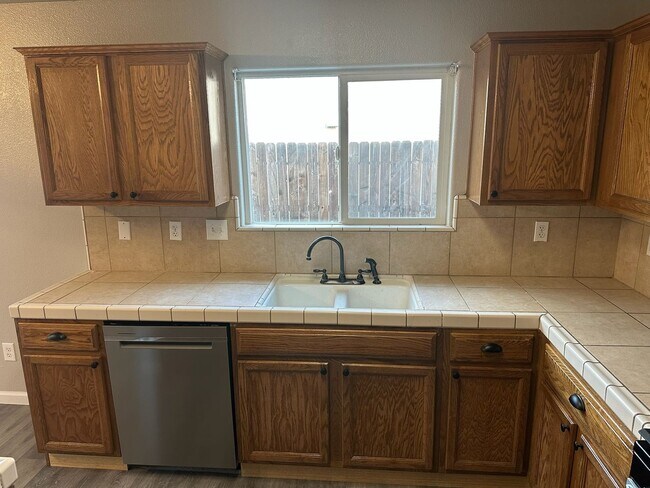 Building Photo - 4106 W Prospect Ave