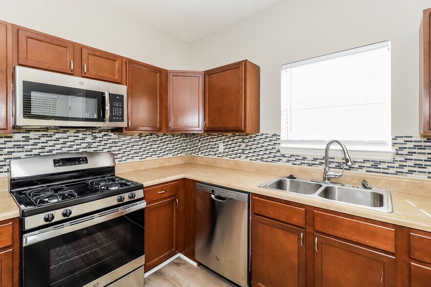 Building Photo - 6520 Eastbriar Dr