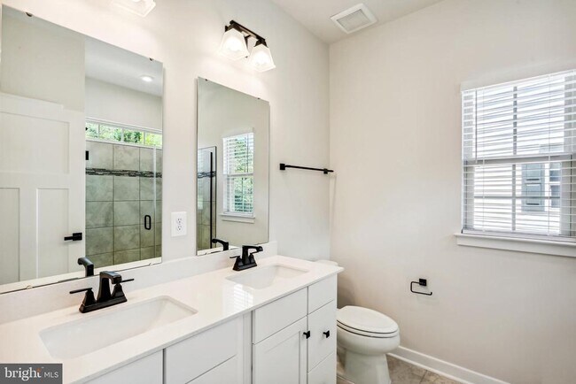 Building Photo - 19753 Grn Vlg Dr