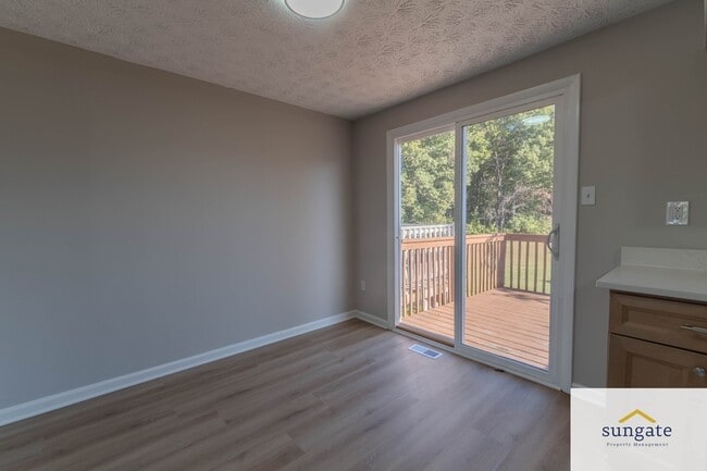 Building Photo - 422 Machias Pl