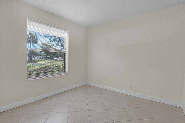 Building Photo - 21911 Lake Forest Cir