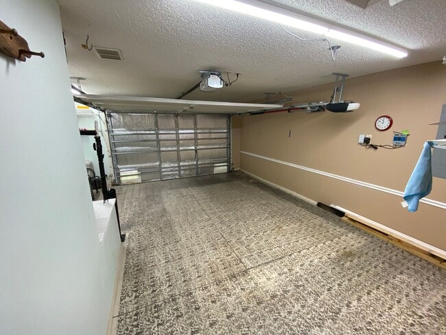 Building Photo - Great Location Turnkey Villa In The Village of Belvedere ANNUAL Lease