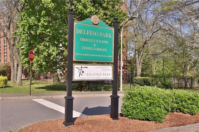 Building Photo - 68 Lake St