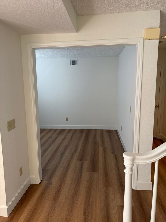 Building Photo - 230 Bridgeside Cir