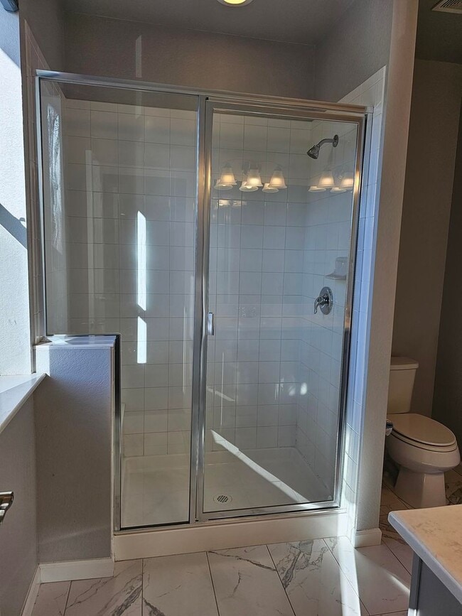 Building Photo - Contemporary townhome in Great Location