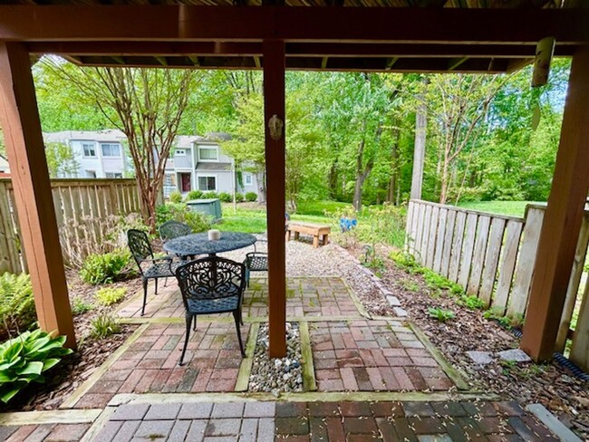 Building Photo - Welcome to this Lovely Home in Reston, VA!