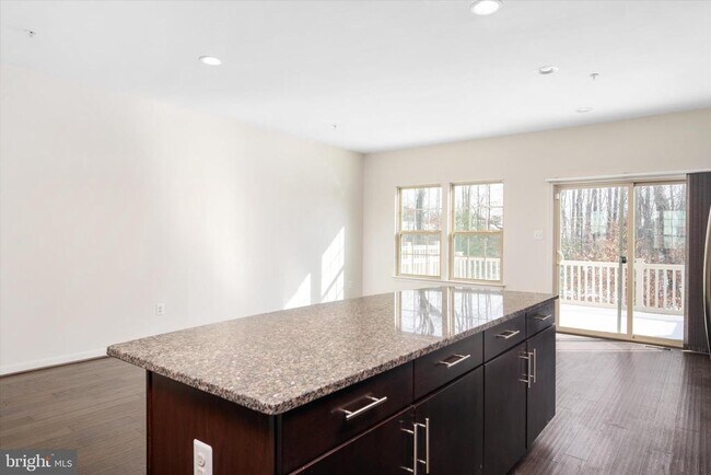 Building Photo - 7627 Hamilton Xing