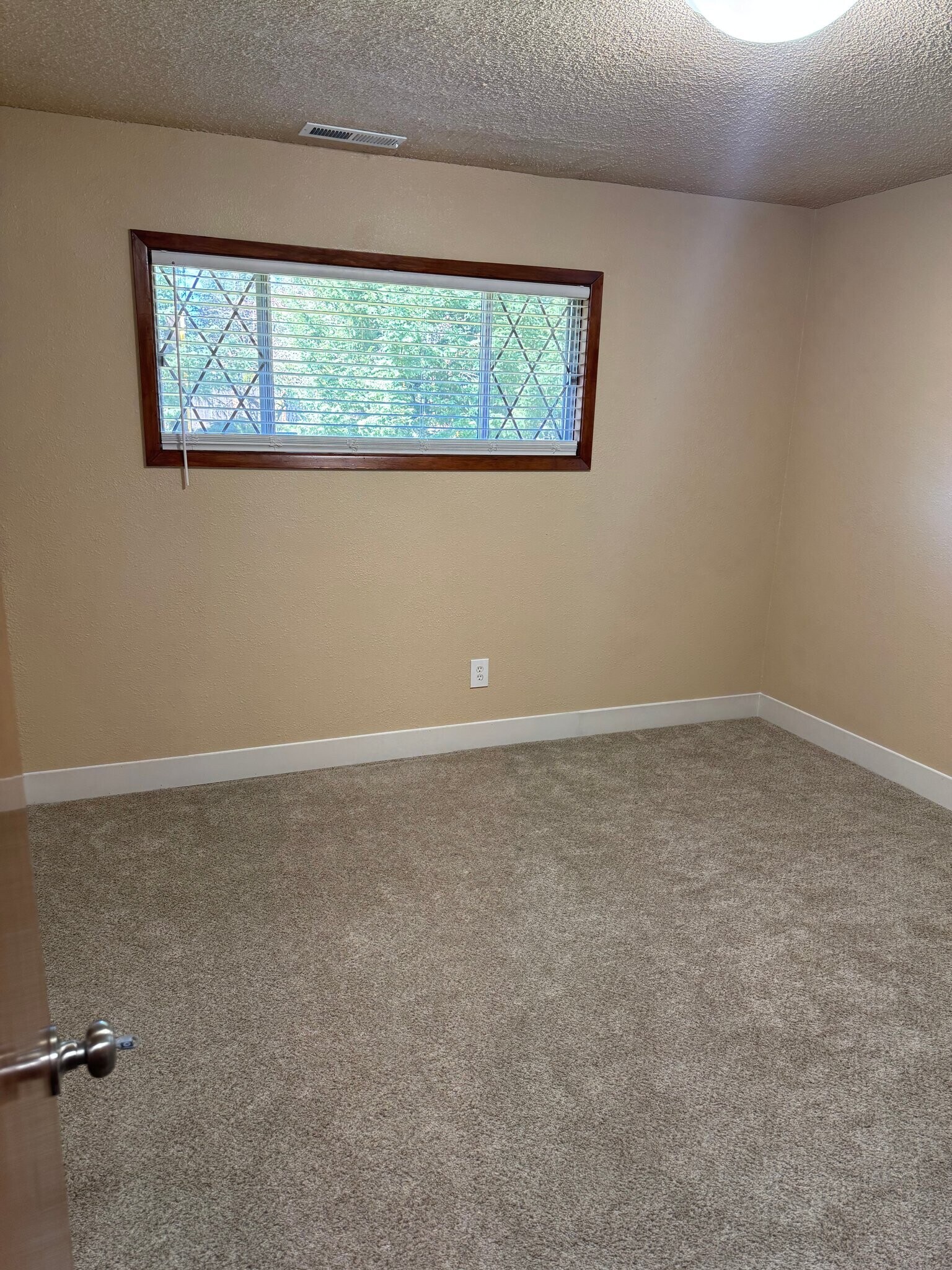 Building Photo - 9811 NE 152nd Ave