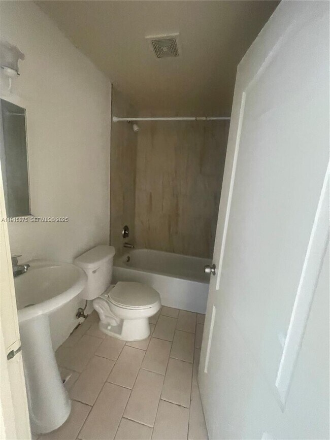 Building Photo - 110 SE 2nd St