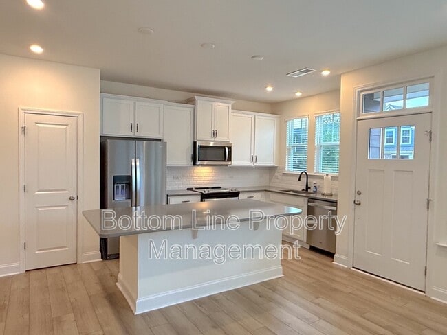 Building Photo - 1552 Cedar Tree Dr