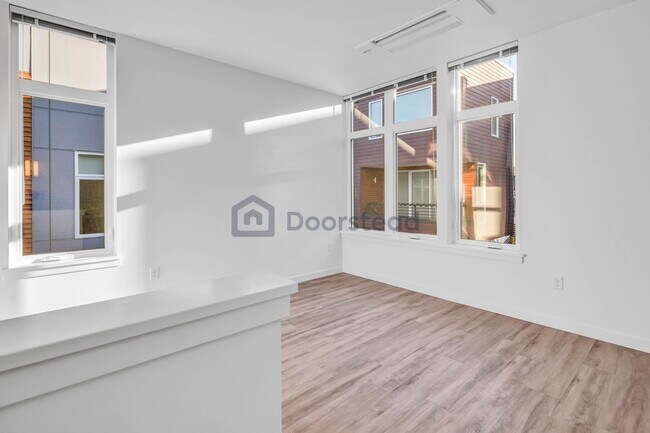 Building Photo - 2505 E Union St