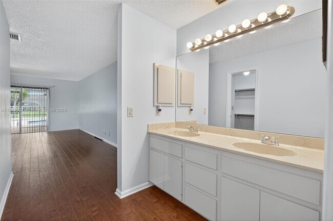 Building Photo - 13582 Columbine Ave