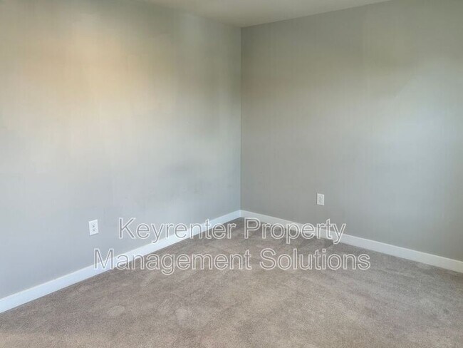 Building Photo - 2745 Dorval Rd