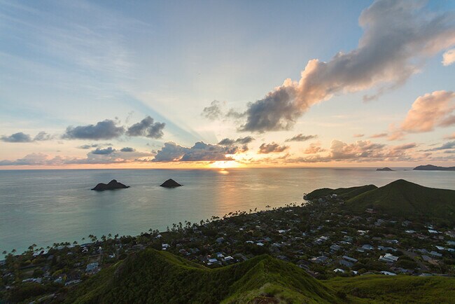 Building Photo - Adorable Beach Style 3 bedroom, 2 bath home in Lanikai! All utilities included!