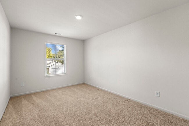 Building Photo - Welcome to your new home in the heart of L...