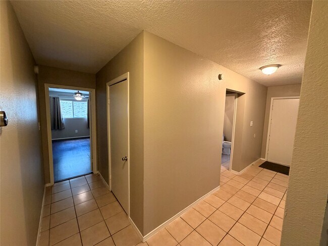 Building Photo - 3227 Glade Springs Dr