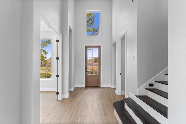 Building Photo - 7007 Longmire Cir