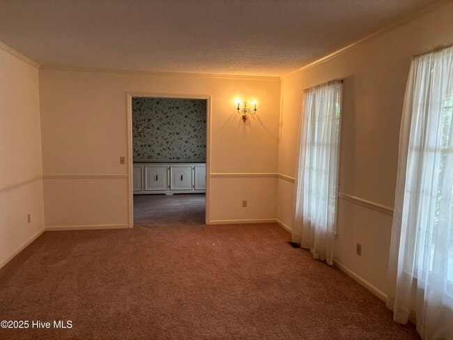 Building Photo - 21 Bobolink Rd