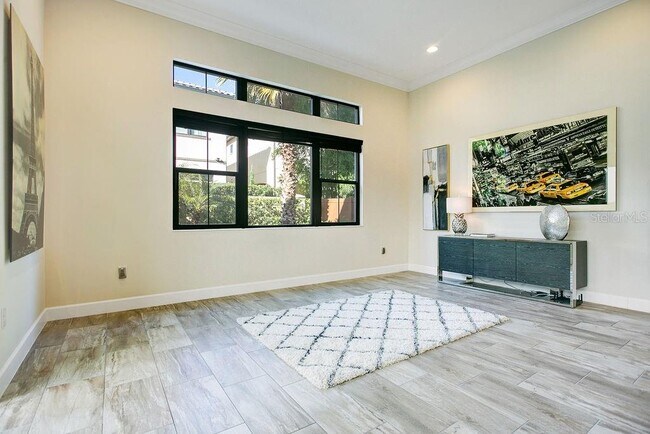 Building Photo - 8455 Via Vittoria Way