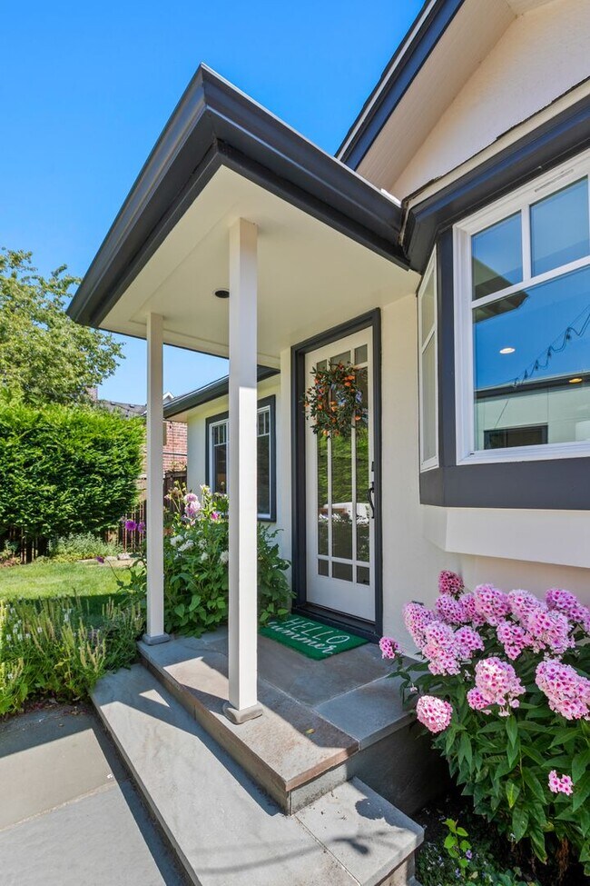 Building Photo - 3bd/1.75ba Seattle Home