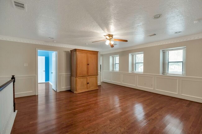 Building Photo - 1126 Crossroads Dr