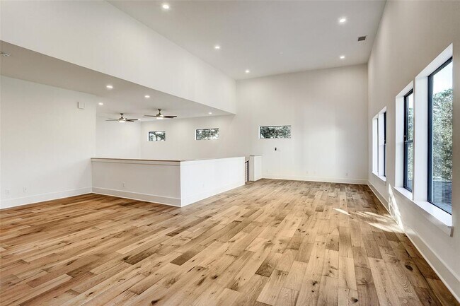 Building Photo - 3021 Maroneal St