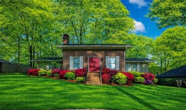 Building Photo - 3052 Riviera Dr