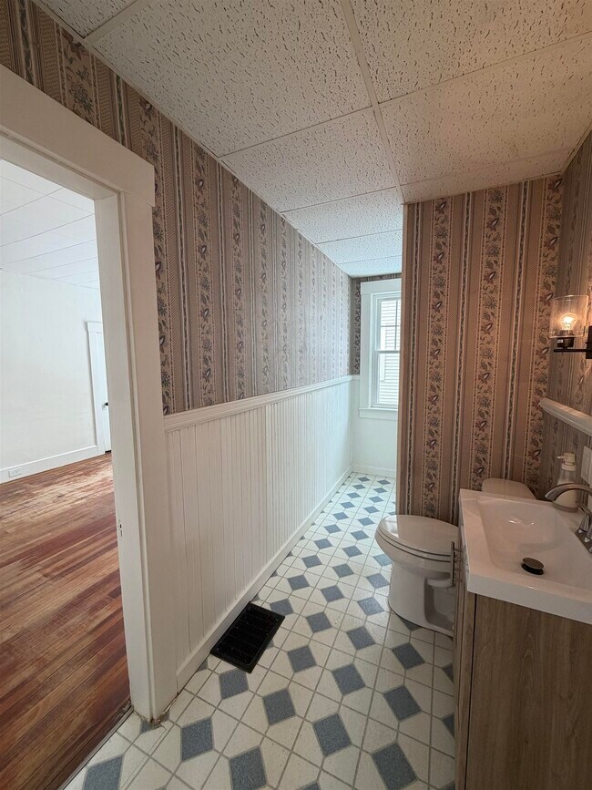 Building Photo - 78 Central St