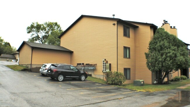 Building Photo - $1,125 | 2 Bedroom, 1.5 Bathroom 1st Floor Condo | No Pets | Sublease* | Available for August 1st...