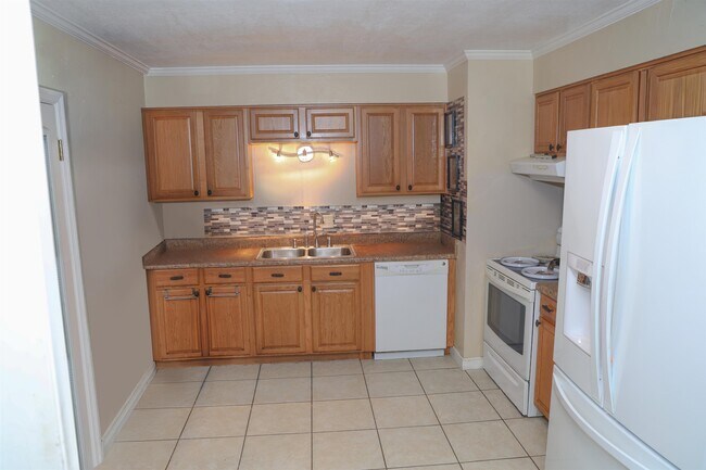 Building Photo - 8443 Sandalwood Dr W