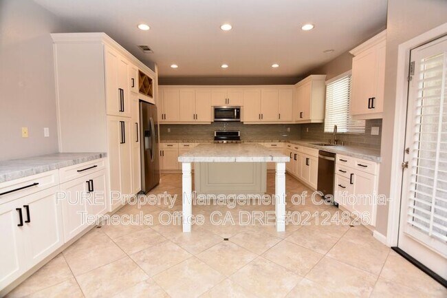 Building Photo - 31824 Via Del Paso