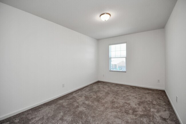 Building Photo - 4910 Highland Spgs Dr