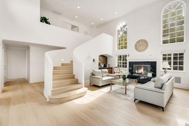 Building Photo - 1 Overlook Pl