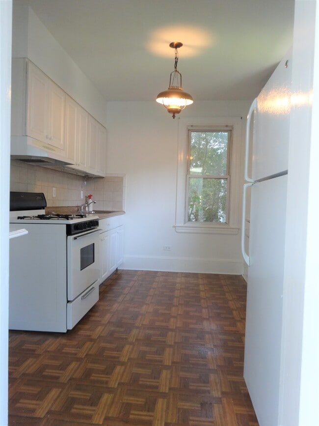 Eat in Kitchen - 403 School St