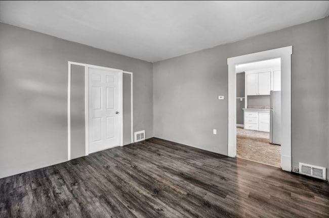 Building Photo - 4105 E 64th St