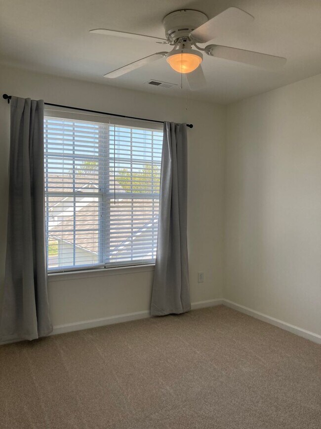Building Photo - 1172 Drummond Ln