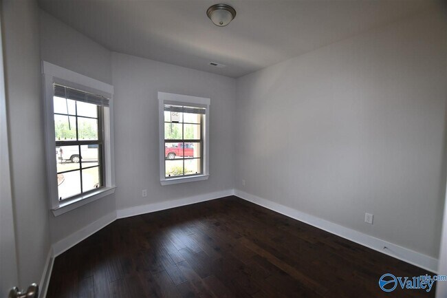 Building Photo - 702 Sluice Dr SW