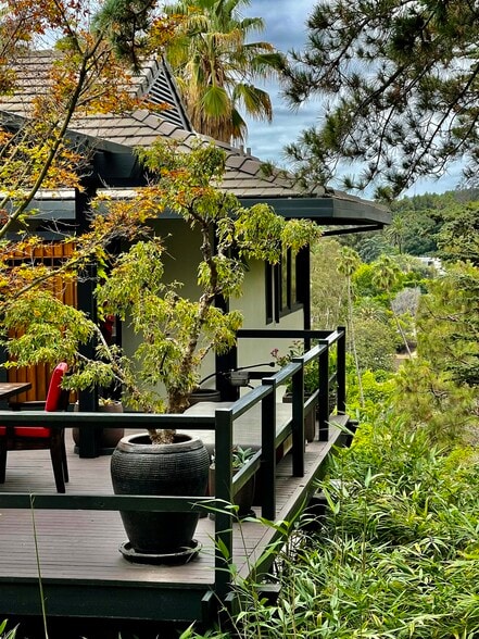 Building Photo - 2005 N Sycamore Ave