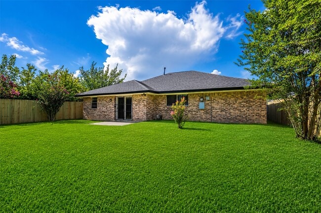 Building Photo - 5426 Fairgreen Ln
