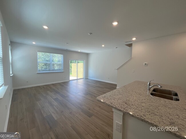 Building Photo - 284 Kenoot Dr