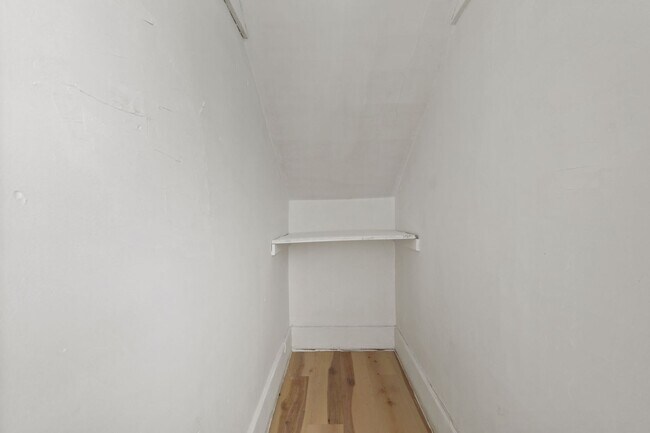 Building Photo - 822 N Bradley Ave