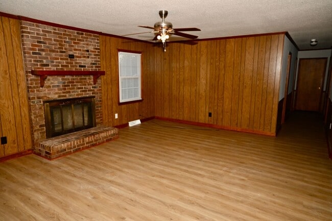 Building Photo - North Mebane