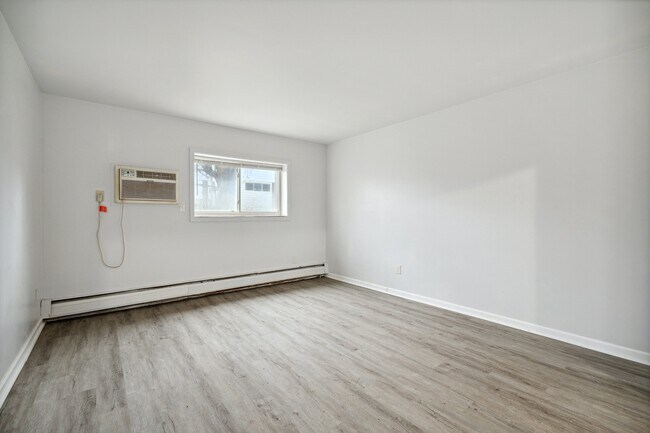 25-Grea-Properties-WindowStill-27 (1) - Jolly Flatz